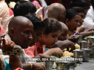 Transgenders in Ulhasnagar provide free meals to poor during lockdown