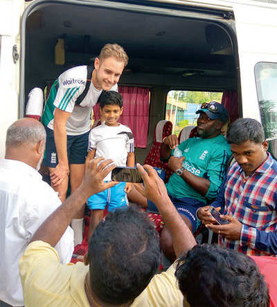 Cricket in times of cyclone