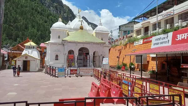 Gangotri traders face Rs 50cr loss from disaster as 300 shops shut, tourism paralysed