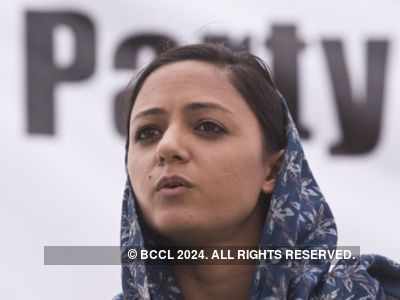Shehla Rashid charged with sedition over tweets on Kashmir
