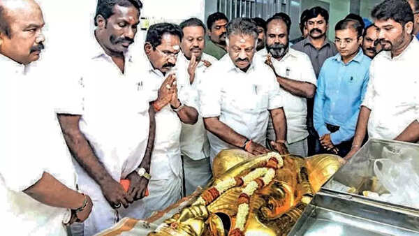 Rumbling discontent could split AIADMK wide open