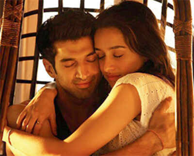 Shraddha, Aditya recreate ‘Hamma Hamma’ magic