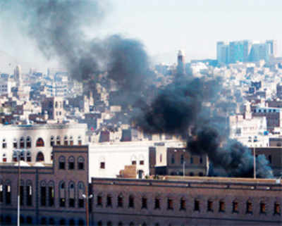 25 killed as militants storm Yemen defence complex