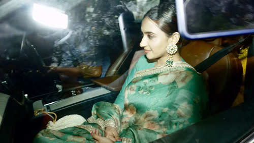 Alia Bhatt's BFF Akansha Ranjan looks lovely in green as she gets papped outside Vastu for her wedding with Ranbir Kapoor.