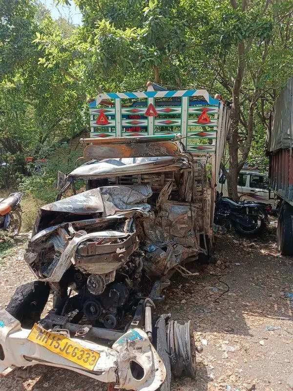 Young couple among four killed in truck-pickup collision in Sinnar