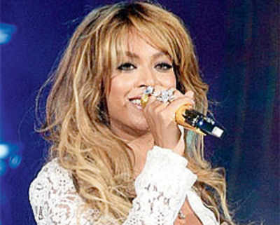 Beyonce performs through nip-slip
