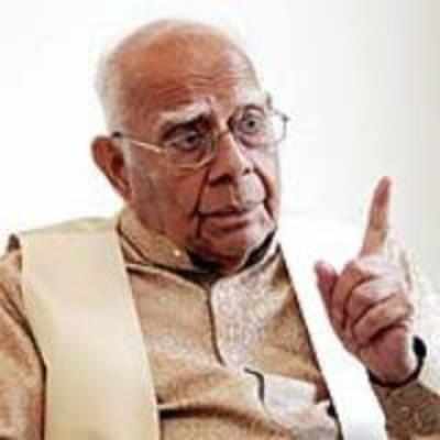 Rift within BJP out in open, Ram Jethmalani leads charge against Gadkari