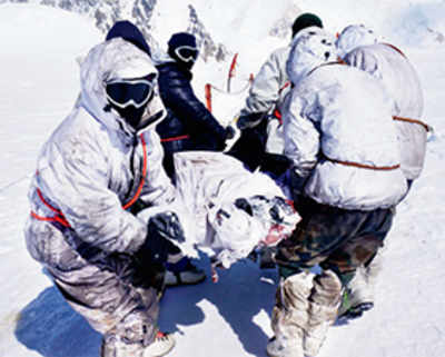 Avalanche kills 1 jawan, 1 missing