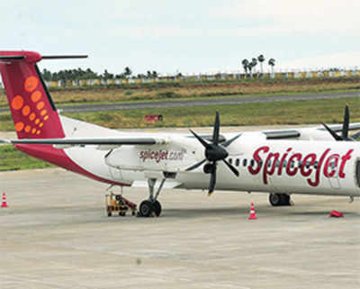 Seatbelts Tore, Baggage Fell, 40 Hurt: SpiceJet Pax Recall Narrow Escape as  Flight Hits Major Turbulence | WATCH - News18