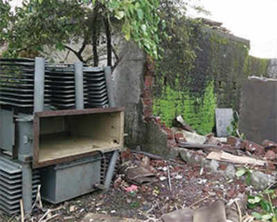 Gang steals oil, wire from Vasai transformer, 30 firms lose power
