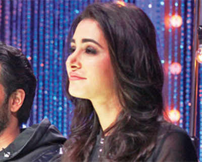 Nargis refuses to dance on a TV show