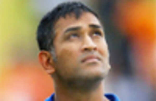 Mahendra Singh Dhoni should choose country over club