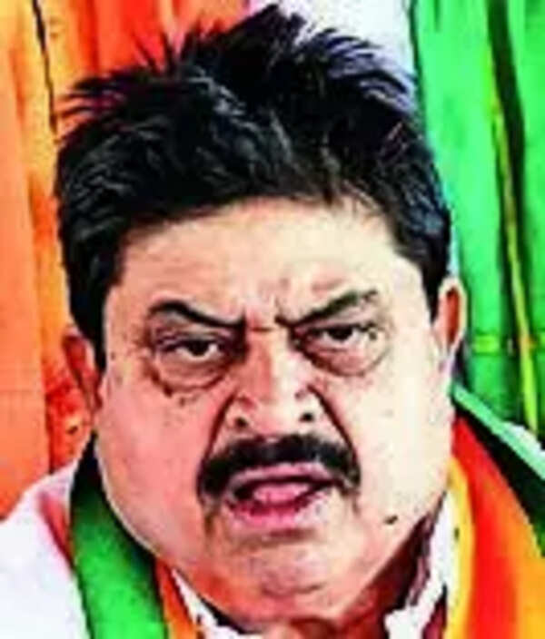 T BJP chief takes Metro to promote fuel conservation drive