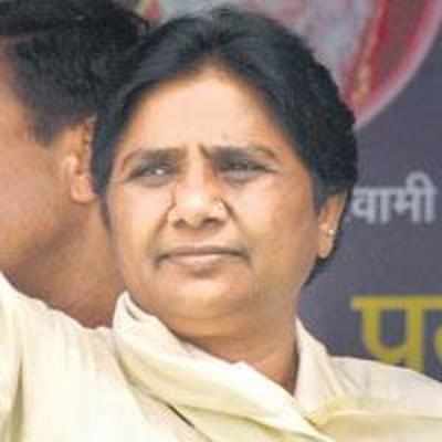 Mayawati sets out to woo Delhi