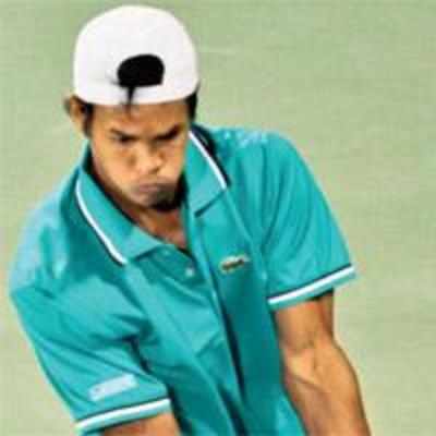 Somdev goes down to Federer in straight sets