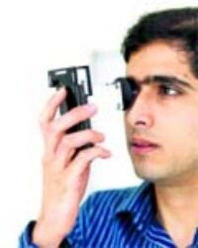 Phones power DIY eye test
