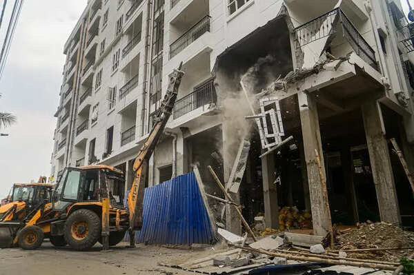 Payloaders strike bldgs linked to TMC councillor, Sona Pappu