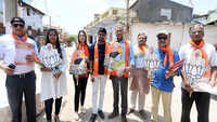 1,000 NRIs return to promote PM Narendra Modi on his home turf 