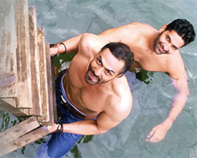 Rock hard abs for Arjun, Purab