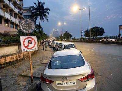 36 sea-facing housing societies at Marine Drive join protest against BMC’s Rs 10,000 parking fine