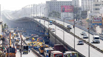 Elevated corridor waits for signal to turn green