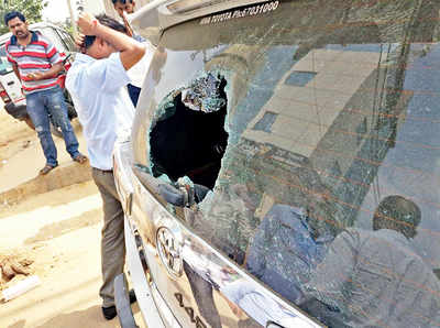 Thieves tail car from bank, break window, steal Rs 3.4L