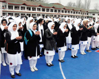 Schools reopen in Kashmir after 8 months