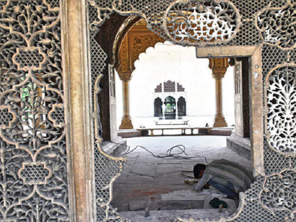 Lost Mughal magic on stone recreated piece by piece at Red Fort