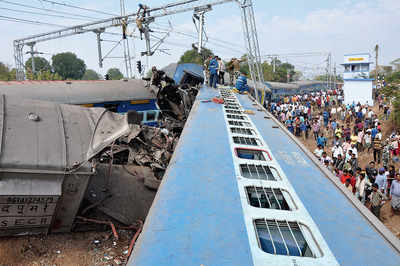 40 die as Hirakund Express derails in Andhra Pradesh