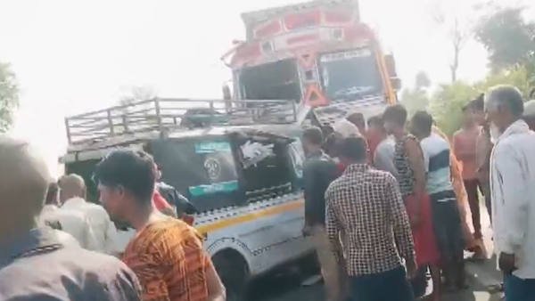 10 dead in head-on collision between van and truck in UP's Lakhimpur Kheri