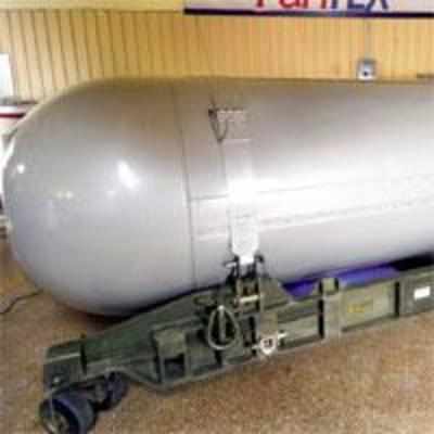 US dismantles powerful N-bomb