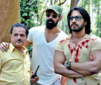 Thakur Anoop Singh shows off his muscles for Udgharsha