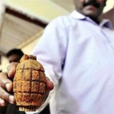 Live World War grenade unearthed in Kalyan