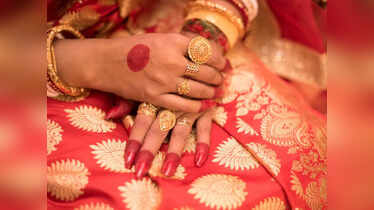 Karwa Chauth 2023: Why do married women apply ALTA, what are its ...