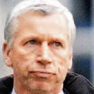 Pardew sees life after Carroll