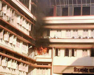 Blaze guts laboratory in Virar College; Fire alert in Dadar bldg