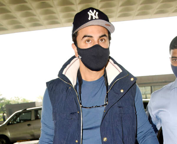 Ranbir Kapoor flies back to Mumbai as he gets a break from film shoot in Delhi