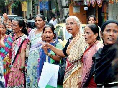 Human chain ends at housing min’s home