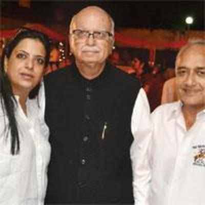 Advani lends voice to anti graft anthem