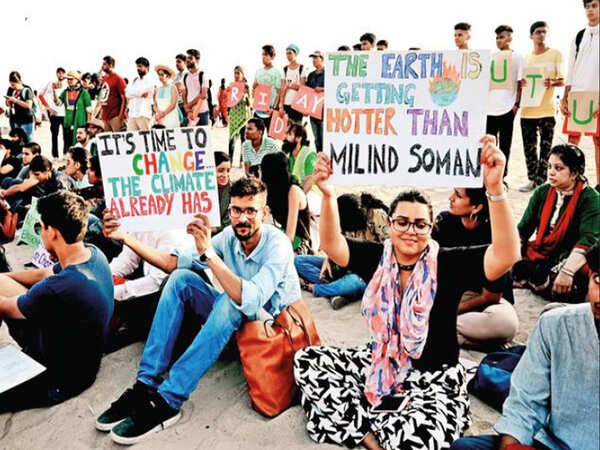 Students, activists urge government to declare climate emergency