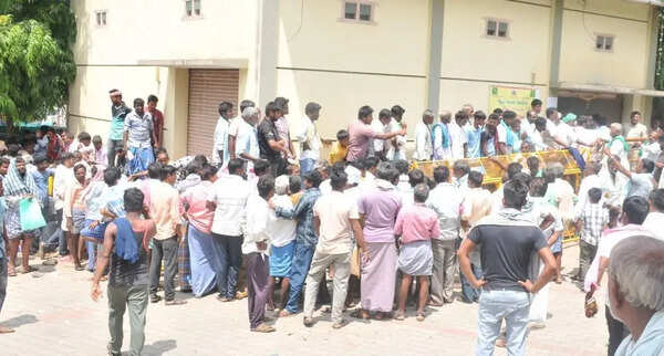 Farmers fume as agri dept fails to distribute seeds on time