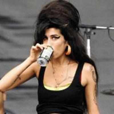 Amy Winehouse died after '˜drink and drugs binge'