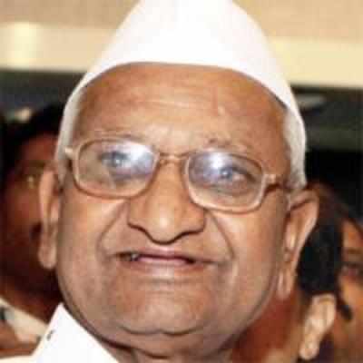 Take on Sibal in election and you've my support, says Hazare to Kejriwal