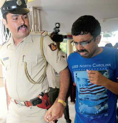Fake VC, who conned colleges, nabbed