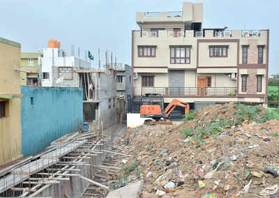 Who needs expensive land when houses can be built on drains too