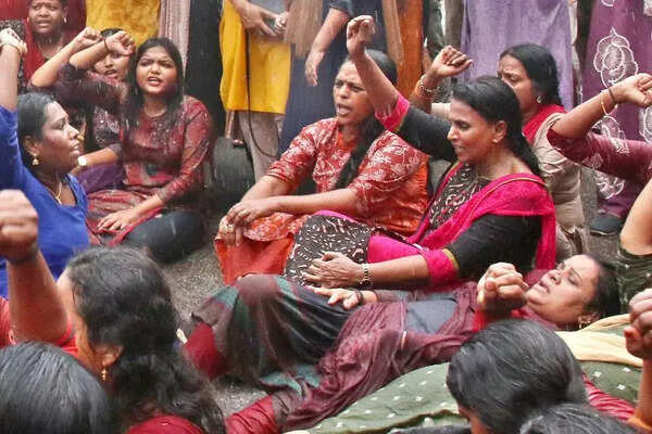 Former DGP Sreelekha leads protest against police