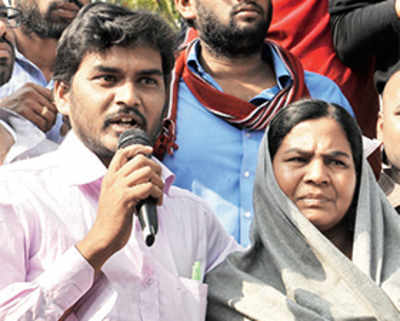 Vemula’s brother, mom to embrace buddhism
