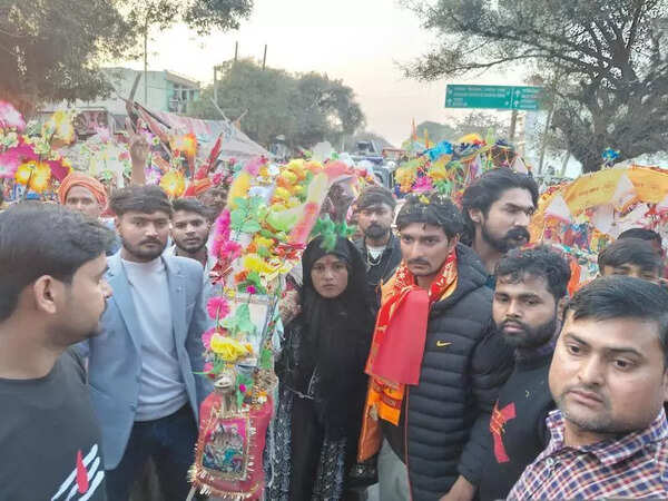 27yo Muslim woman undertakes Kanwar Yatra in burqa