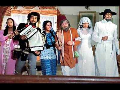 This Week That Year: 43 years of Amar Akbar Anthony-Shabana Azmi recalls how Amitabh Bachchan had to give 14 takes for drunken scene infront of the mirror due to the camera