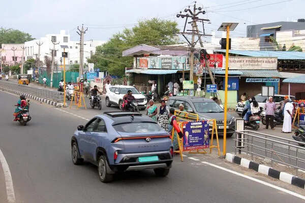 Poor road safety poses danger near Velu Nachiyar flyover